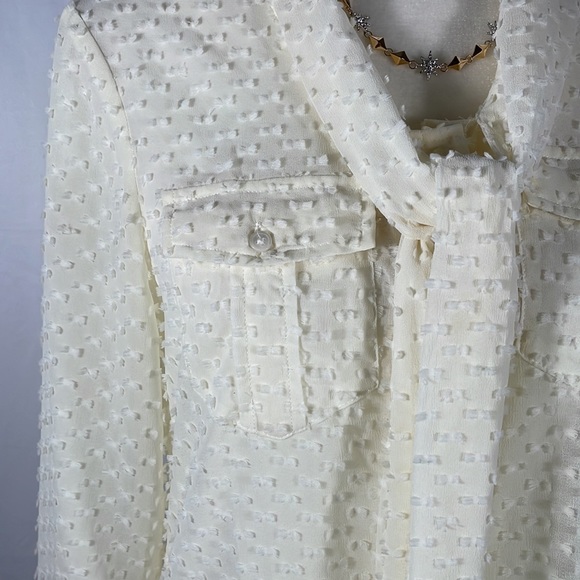 Blouse by Banana Republic. - Picture 2 of 4